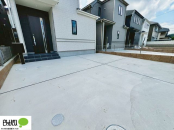 @}ȗqAƑ̎]ԃXy[XƂĂ劈B