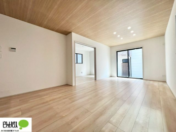 rO@rO͉ƑōLXƉ߂17BLb`烊rOʂāAq̗lq΂B