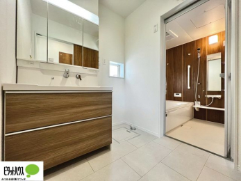 ʑEʏ@g₷VvȐʉϑB̎xx͂n܂܂B