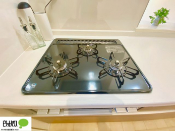 �L�b�`���@�R�����͊�����3���B�O�����@�\�t���œ����������\�Ȃ̂ŁA�����I�ɂ��������o���܂��B���ʂ̏��Ȃ��f�U�C���Ȃ̂ŁA���������y�X�B