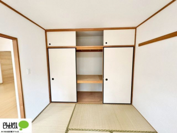 �q�������@�a���ɂ��鉟����͗��q�p�̕z�c��G�߂̕z�c����������ۊǂł��܂��B