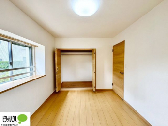 �Q���@���ꂼ��̂������Ɏ��[�X�y�[�X������̂Ńv���C�x�[�g�ȉו����g�߂ɒu�����Ƃ��ł��܂��B