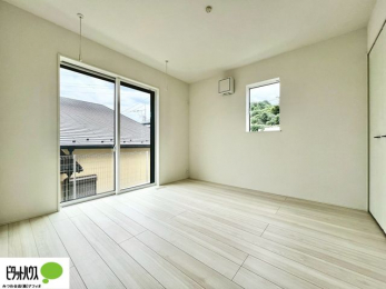 �Q���@�傫�ȑ����疾�邢�z�˂�������܂��B