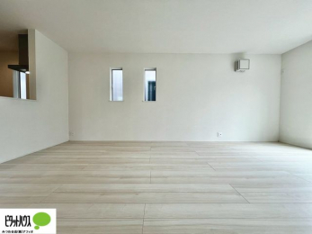 ���r���O�@�Ƒ��݂�Ȃ�������肭�낰��L�X�Ƃ���18���̃��r���O�ł��B