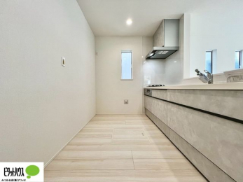 �L�b�`���@�V�z�Ȃ�ł͂̃s�J�s�J�̃L�b�`���͖����̂��������y�������Ă���܂��ˁB