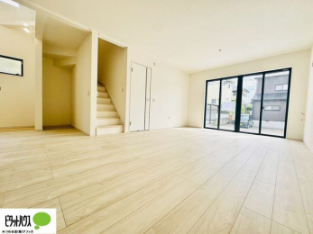 ���r���O�@�q��Đ���ɐl�C�̃��r���O�C���K�i��