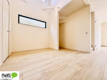 ���r���O�@���R�����������ޒg���ȃ��r���O�B��������ɂ͓Ǐ��₨���Q�ł����Ȃ���̂�т�Ɖ߂����ЂƎ����B