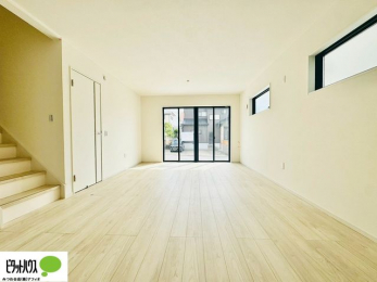 ���r���O�@�P�K�͉J�˃V���b�^�[�t���ŁA���V��̎����̖h�ƂȂǈ��S�ł�