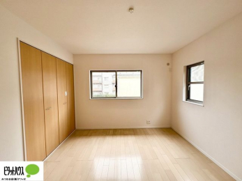 �Q���@2�ʍ̌��Ŗ��邭�A���ʂ��̗ǂ��������ł��B