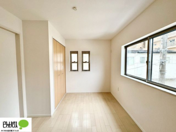 �q�������@�傫�ȑ����疾�邢�z�˂�������܂��B