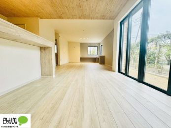 ���r���O�@�傫�ȑ�����ۓI�ȃ��r���O�́A�������邢��C�ɂ��Ă���܂��ˁB