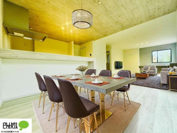 ���r���O�@�l�C�̑ΖʃL�b�`���ŉƑ��݂�Ȃ������ꏏ�B�����ۂ̎����ʐ^��CG�ŉƋ��z�u�����C���[�W�ł���A���ۂƂ͑����قȂ�܂��B