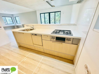 �L�b�`���@�V�z�Ȃ�ł͂̃s�J�s�J�̃L�b�`���͖����̂��������y�������Ă���܂��ˁB