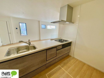 �L�b�`���@�{�H��ʐ^�F�V�z�Ȃ�ł͂̃s�J�s�J�̃L�b�`���͖����̂��������y�������Ă���܂��ˁB