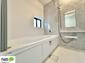 �����@�����̔�������Ă����o�X���[���͍L�X�������B�x���͂��q�l�ƈꏏ�ɗV�тȂ������܂��ˁB