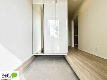 �@�V���[�Y�{�b�N�X�ɂ́A�g�����Ȃ݃`�F�b�N���ł���S�g�~���[�t���I