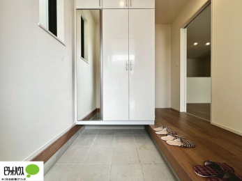 ���ց@�V���[�Y�{�b�N�X�ɂ́A�g�����Ȃ݃`�F�b�N���ł���S�g�~���[�t���I