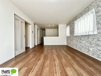 ���r���O�@���R�����������ޒg���ȃ��r���O�B��������ɂ͓Ǐ��₨���Q�ł����Ȃ���̂�т�Ɖ߂����ЂƎ����B