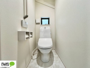 �g�C���@1�E2�K�E�H�V�����b�g�g�C�������B