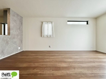 ���r���O�@���R�����������ޒg���ȃ��r���O�B��������ɂ͓Ǐ��₨���Q�ł����Ȃ���̂�т�Ɖ߂����ЂƎ����B