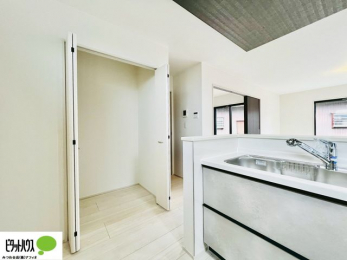 Lb`@̐HiAۑHEHȂǕۊǂł֗ȃpg[B