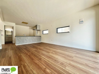 ���̑��@�傫�ȑ�����ۓI�ȃ��r���O�́A�������邢��C�ɂ��Ă���܂��ˁB