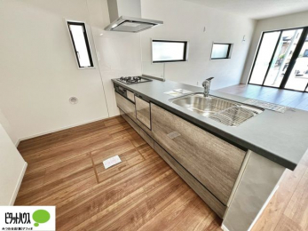 �L�b�`���@�V�z�Ȃ�ł͂̃s�J�s�J�̃L�b�`���͖����̂��������y�������Ă���܂��ˁB