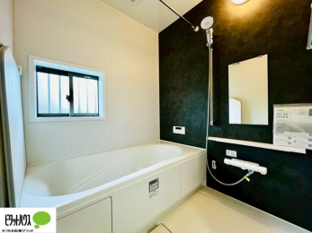 �����@�{�H��ʐ^�@1���̔�����������x���̓��͂��q�l�Ƃ̃R�~���j�P�[�V�����̏�Ƃ���