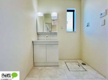 ���ʑ�E���ʏ��@�{�H��ʐ^�@�O�ʋ��̗���A�V���N���ȂǑ������[��������A�L�X�Ƃ������ʉ��ϑ�ł��B