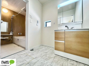 ʑEʏ@g₷VvȐʉϑB̎xx͂n܂܂B