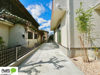 @}ȗqAƑ̎]ԃXy[XƂĂ劈B