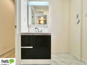 ʑEʏ@g₷VvȐʉϑB̎xx͂n܂܂B