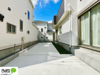 @}ȗqAƑ̎]ԃXy[XƂĂ劈B