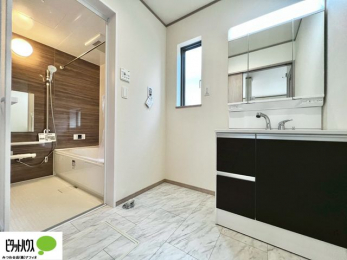 ʑEʏ@g₷VvȐʉϑB̎xx͂n܂܂B