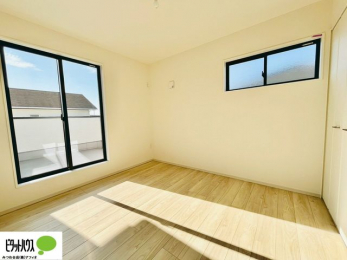 ���̑����ρ@�傫�ȑ����疾�邢�z�˂�������܂��B