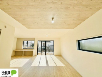 ���r���O�@�傫�ȑ�����ۓI�ȃ��r���O�́A�������邢��C�ɂ��Ă���܂��ˁB