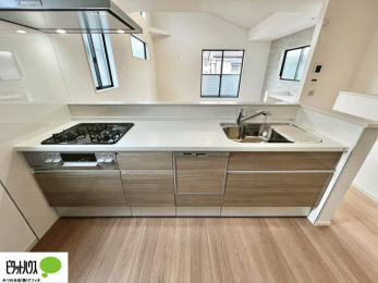 �L�b�`���@�V�z�Ȃ�ł͂̃s�J�s�J�̃L�b�`���͖����̂��������y�������Ă���܂��ˁB