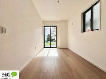 ���̑����ρ@�傫�ȑ����疾�邢�z�˂�������܂��B