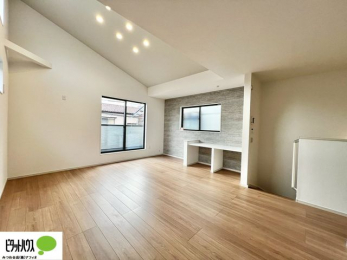 ���r���O�@2�K���r���O�̉ƁI������菭�������ڐ��̌i�F�������̂ЂƂƂ���^���Ă���܂��B