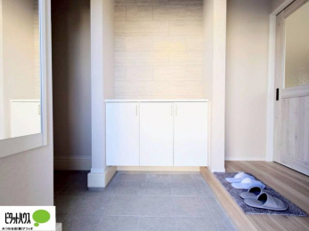 ���ց@�V�����[�t���O�ʋ����ʑ�B�㕔�ɂ����[�X�y�[�X������A�������X�b�L���Еt���܂�