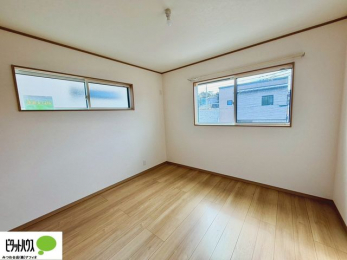 ���[�@2�ʍ̌��Ŗ��邭�A���ʂ��̗ǂ��������ł��B