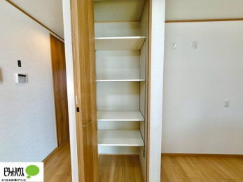 �@��������̐H���i��A�ۑ��H�E���H�ȂǕۊǂł���֗��ȃp���g���[