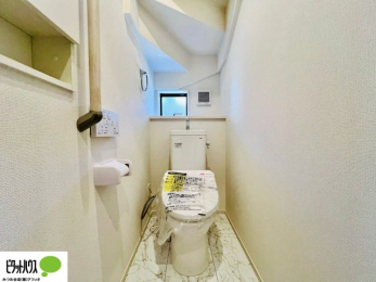 �g�C���@�{�H��ʐ^�@1�E2�K�E�H�V�����b�g�g�C�������B