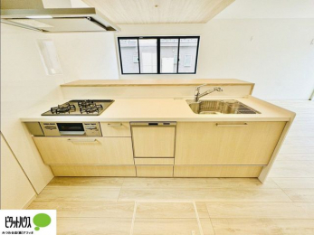 �L�b�`���@�{�H��ʐ^�F�V�z�Ȃ�ł͂̃s�J�s�J�̃L�b�`���͖����̂��������y�������Ă���܂��ˁB