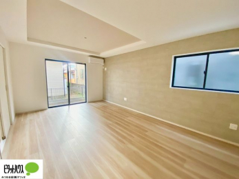 ���̑��@�Ƌ�̔z�u���l���₷�������`�^�ł��B�߂����₷���Ƒ��݂�Ȃ̌e���̏�ɁB