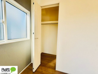 �q�������@�N���[�[�b�g�́A�����E���s��������A��̒����ߗނ����N���N���[�\�ł�