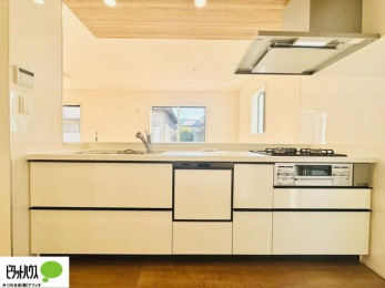 �L�b�`���@�V�z�Ȃ�ł͂̃s�J�s�J�̃L�b�`���͖����̂��������y�������Ă���܂��ˁB