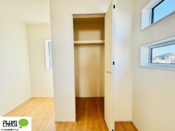 �o���R�j�[�@���ꂼ��̂������Ɏ��[�X�y�[�X������̂Ńv���C�x�[�g�ȉו����g�߂ɒu�����Ƃ��ł��܂��B