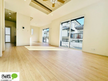 �@�傫�ȑ�����ۓI�ȃ��r���O�́A�������邢��C�ɂ��Ă���܂��ˁB