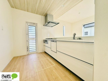 ���r���O�@�l�C�̑ΖʃL�b�`���ŉƑ��݂�Ȃ������ꏏ�B